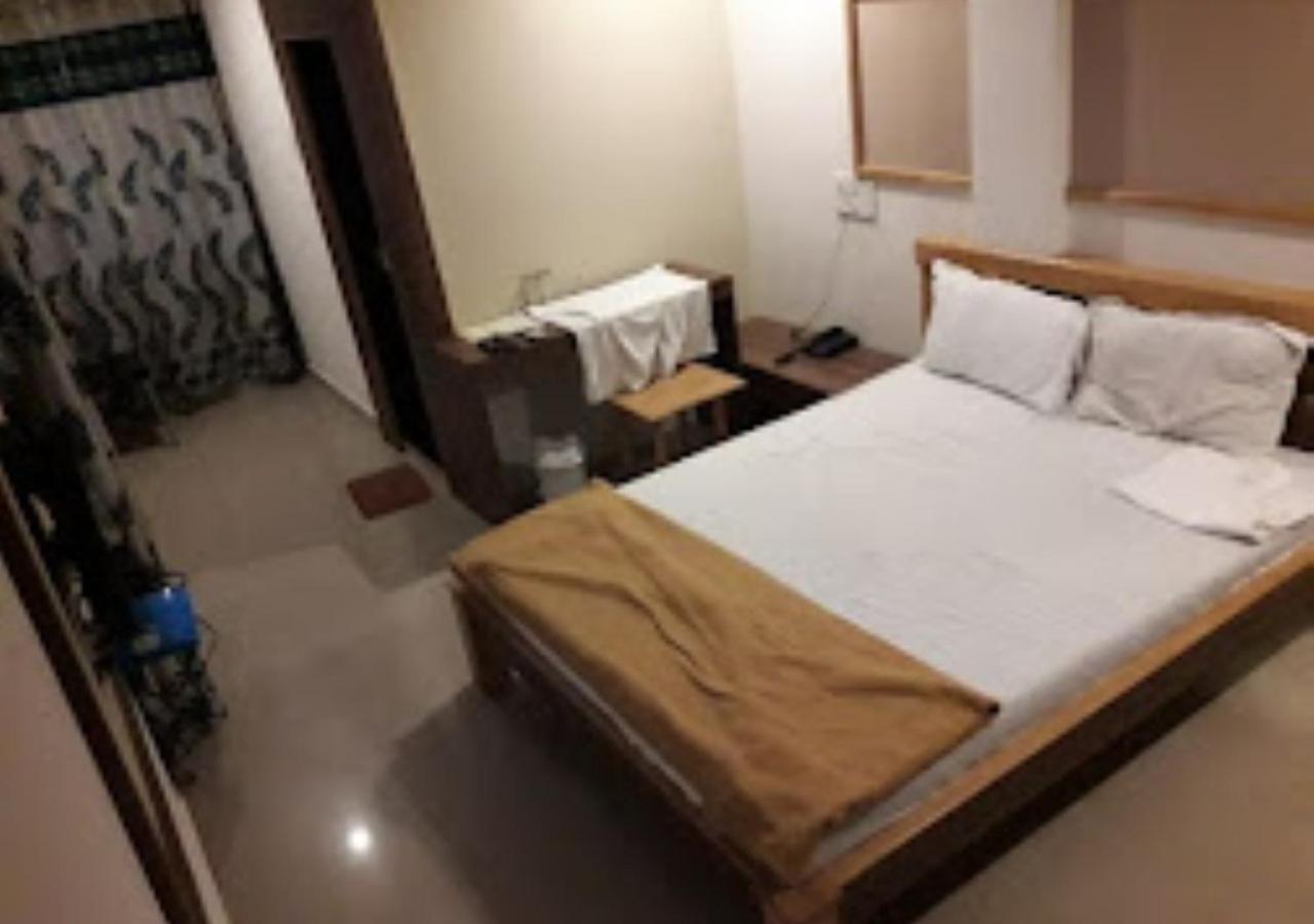 Hotel Jaltarang Kalmath Kankavali Exteriör bild