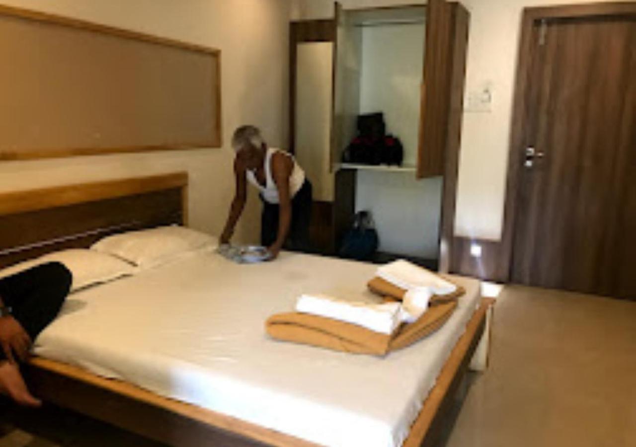 Hotel Jaltarang Kalmath Kankavali Exteriör bild