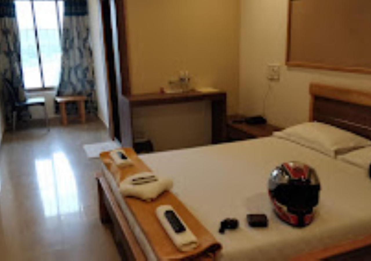 Hotel Jaltarang Kalmath Kankavali Exteriör bild