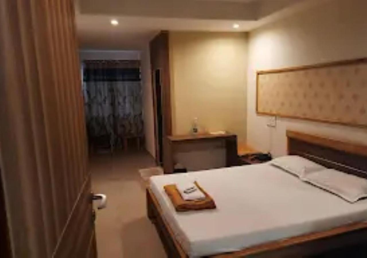 Hotel Jaltarang Kalmath Kankavali Exteriör bild