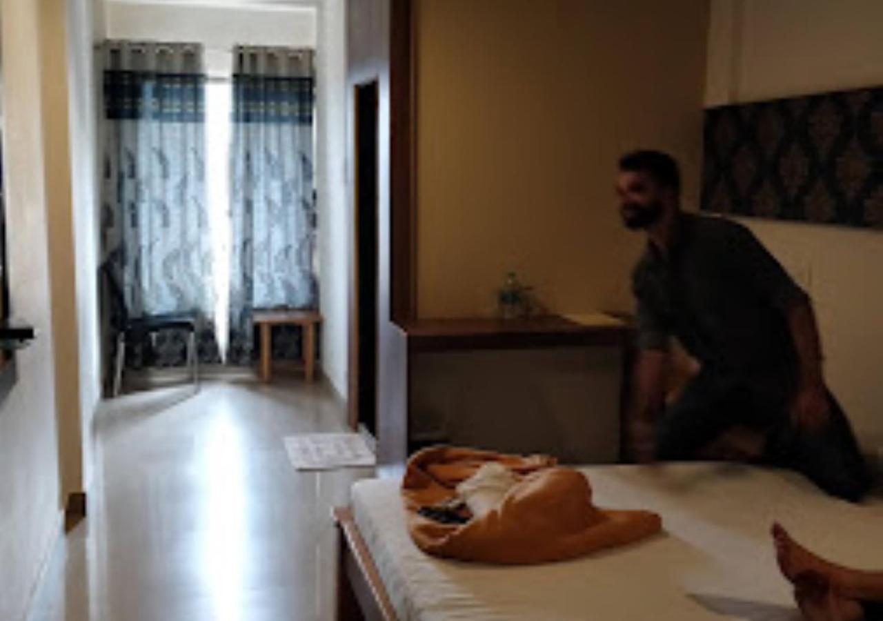 Hotel Jaltarang Kalmath Kankavali Exteriör bild